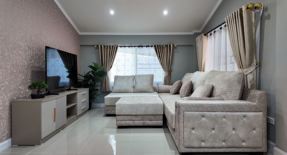 For sale 4 bedrooms villa in East Pattaya, Pattaya