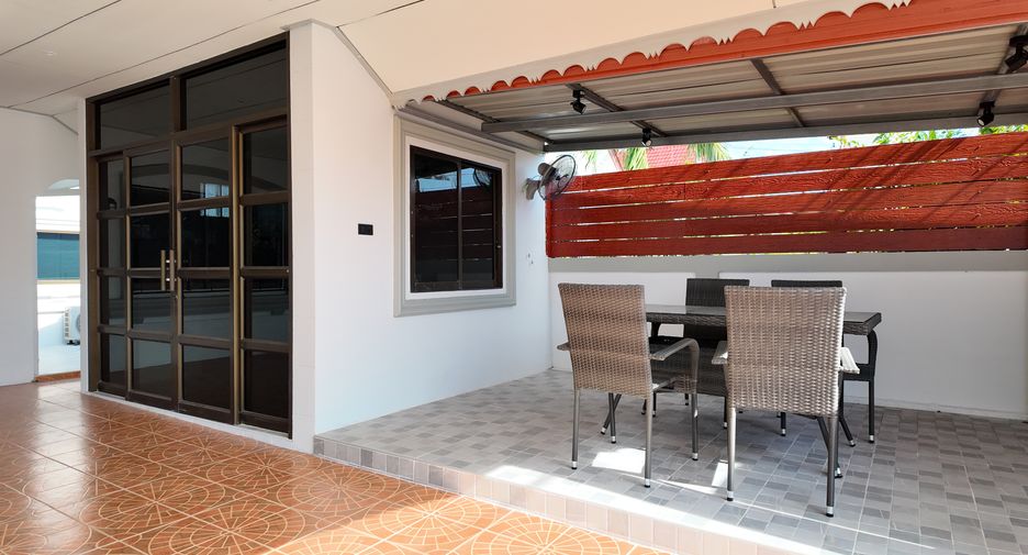 For sale 4 bedrooms villa in East Pattaya, Pattaya