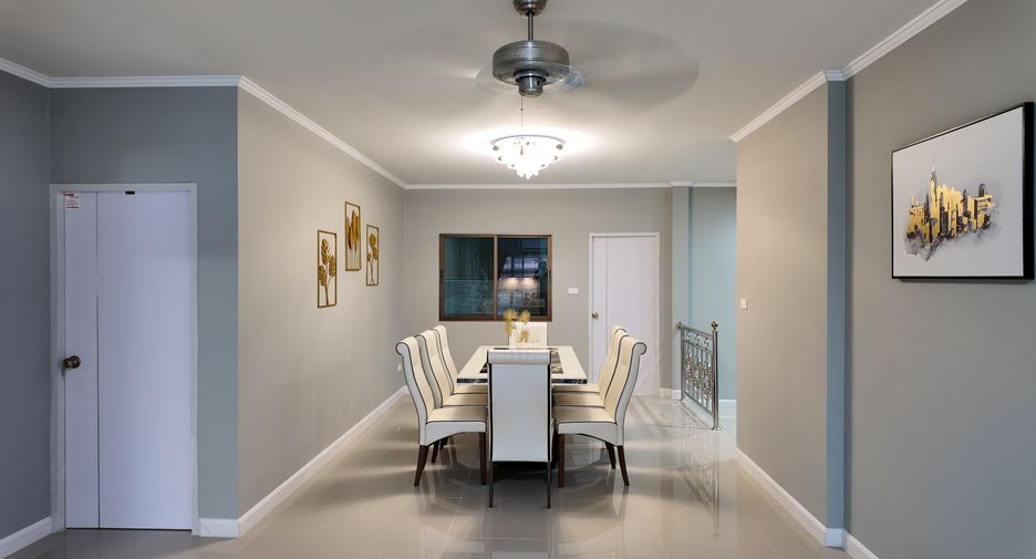 For sale 4 bedrooms villa in East Pattaya, Pattaya