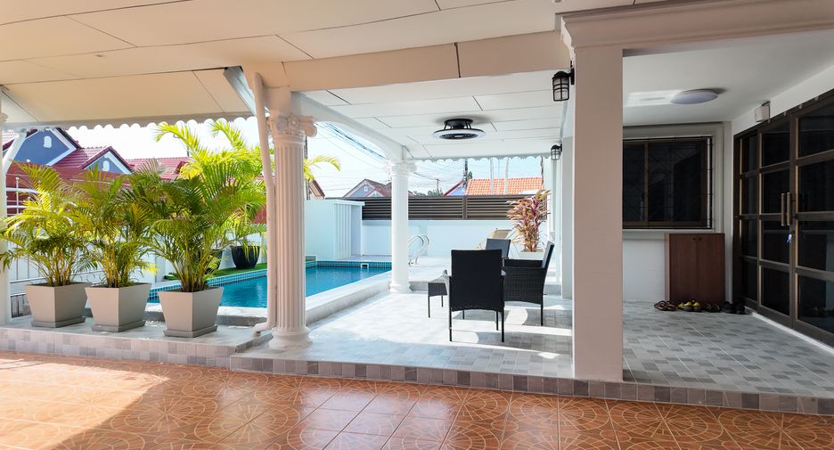 For sale 4 bedrooms villa in East Pattaya, Pattaya