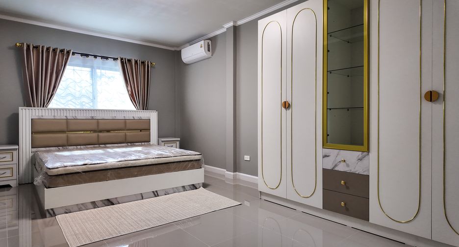 For sale 4 bedrooms villa in East Pattaya, Pattaya
