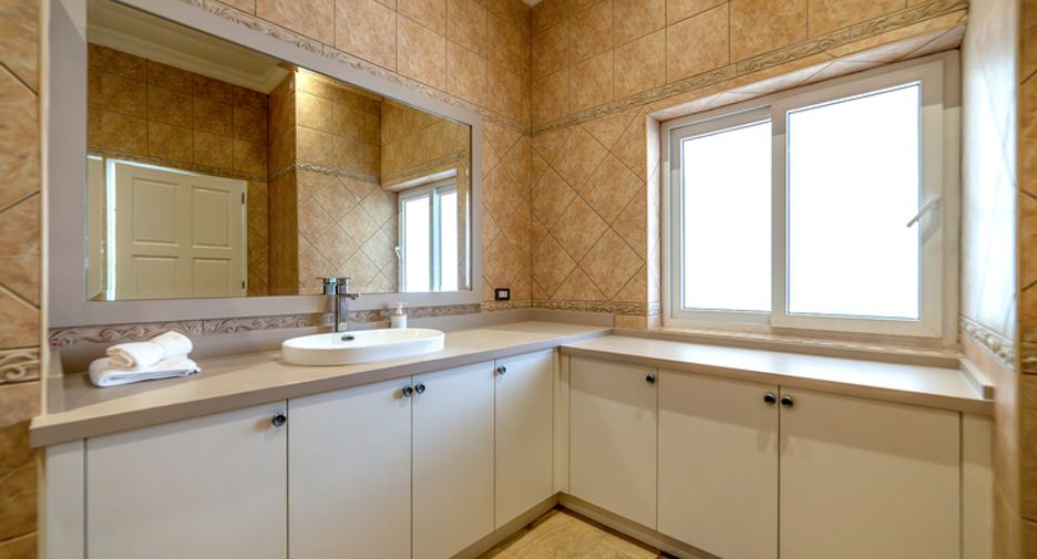 À vendre 5 chambres villa à Huay Yai, Pattaya