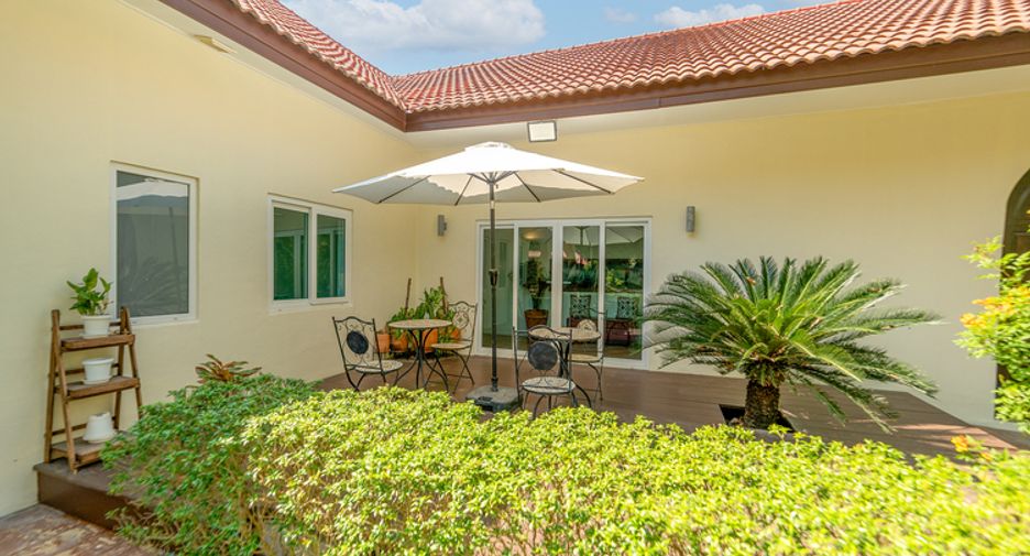 À vendre 5 chambres villa à Huay Yai, Pattaya