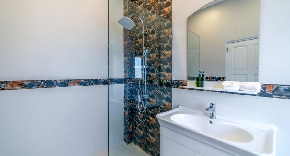 À vendre 5 chambres villa à Huay Yai, Pattaya