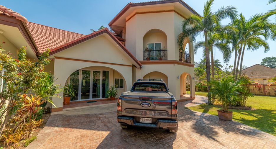 À vendre 5 chambres villa à Huay Yai, Pattaya