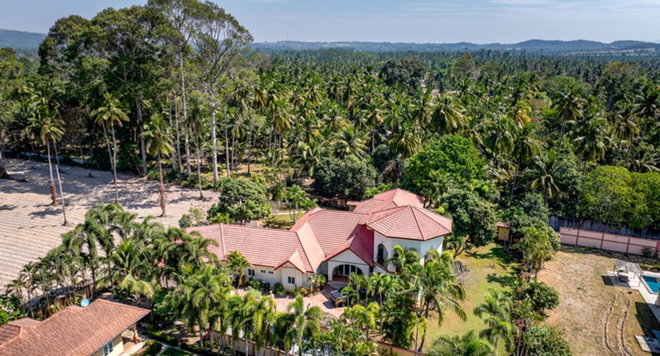 À vendre 5 chambres villa à Huay Yai, Pattaya
