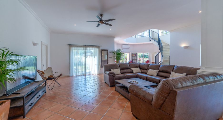 À vendre 5 chambres villa à Huay Yai, Pattaya