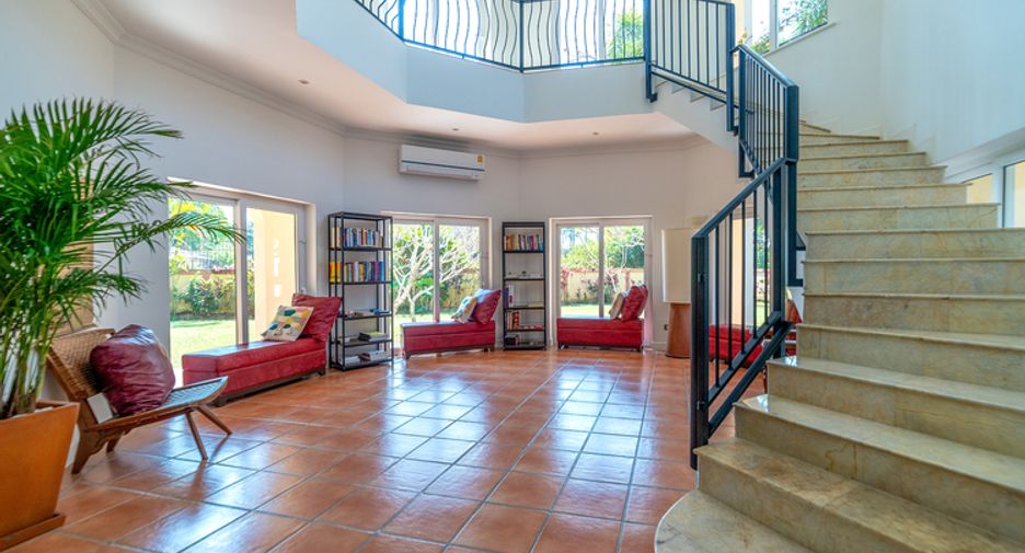 À vendre 5 chambres villa à Huay Yai, Pattaya