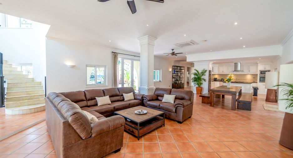 À vendre 5 chambres villa à Huay Yai, Pattaya