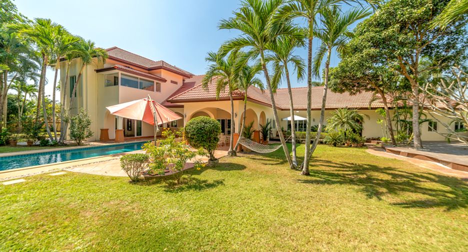 À vendre 5 chambres villa à Huay Yai, Pattaya