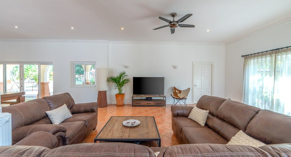 À vendre 5 chambres villa à Huay Yai, Pattaya