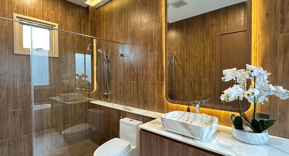 For sale 4 bedrooms villa in East Pattaya, Pattaya
