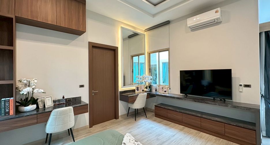 For sale 4 bedrooms villa in East Pattaya, Pattaya