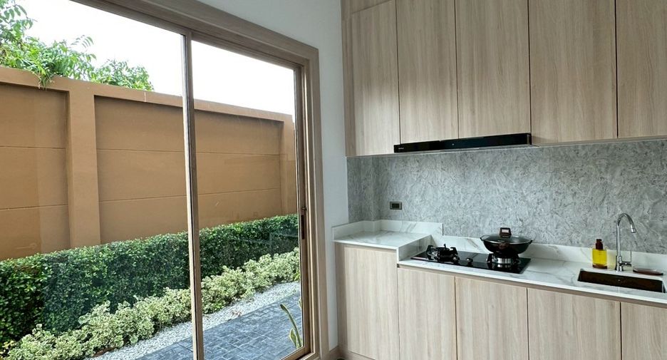 For sale 4 bedrooms villa in East Pattaya, Pattaya
