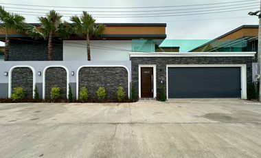 For sale 4 bedrooms villa in East Pattaya, Pattaya
