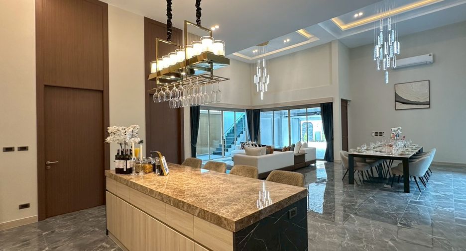 For sale 4 bedrooms villa in East Pattaya, Pattaya