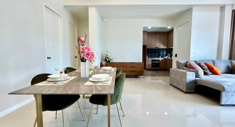 À vendre 4 chambres villa à Huay Yai, Pattaya