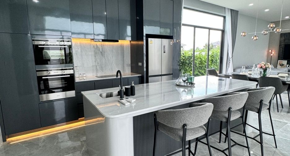 Villa en venta de 4 habitaciones en Bang Lamung, Chonburi