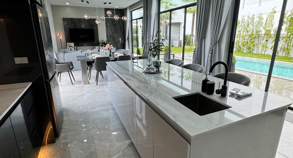 À vendre 4 chambres villa à Bang Lamung, Chonburi