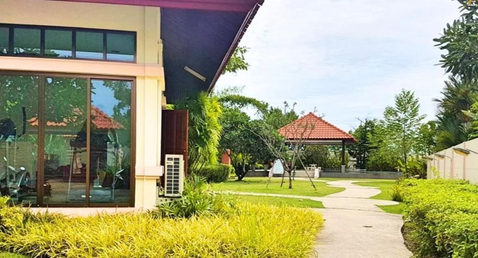 For sale 3 bedrooms house in Sattahip, Chonburi