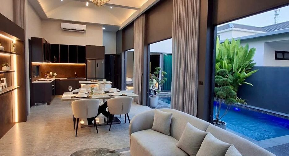 For sale 4 bedrooms villa in East Pattaya, Pattaya