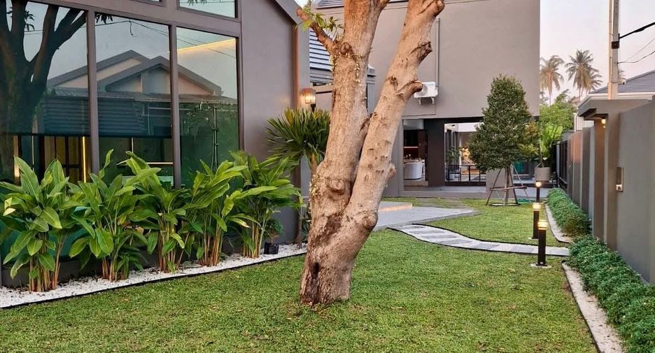 For sale 4 bedrooms villa in East Pattaya, Pattaya