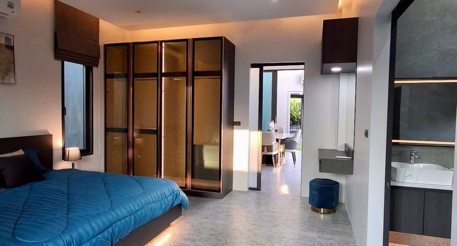 For sale 4 bedrooms villa in East Pattaya, Pattaya