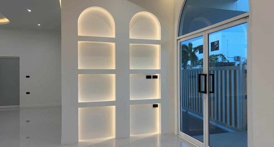 For sale 5 bedrooms villa in East Pattaya, Pattaya
