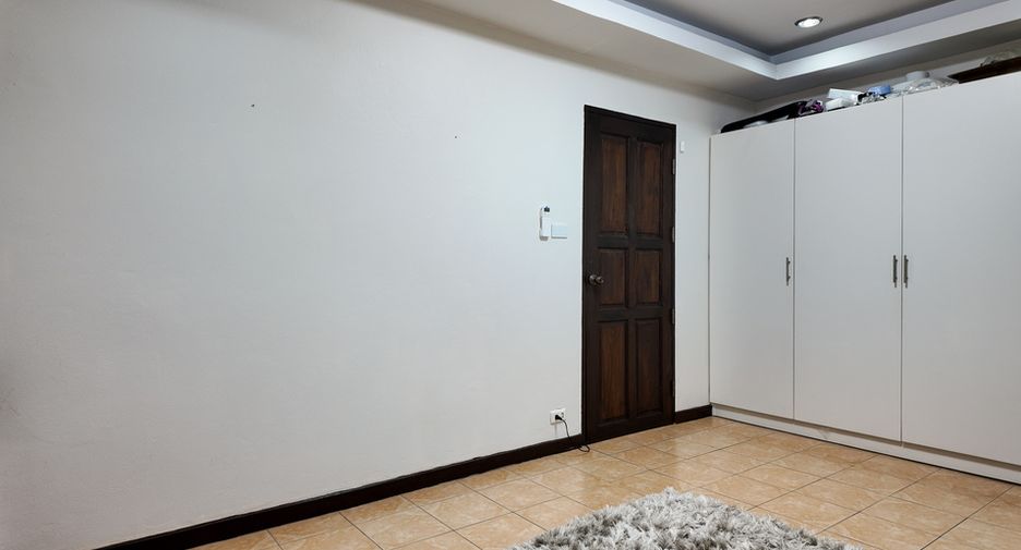 Casa adosada en venta de 3 habitaciones en Bang Lamung, Chonburi