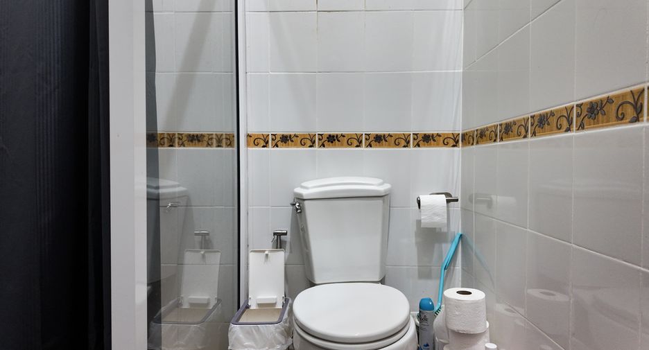 Casa adosada en venta de 3 habitaciones en Bang Lamung, Chonburi