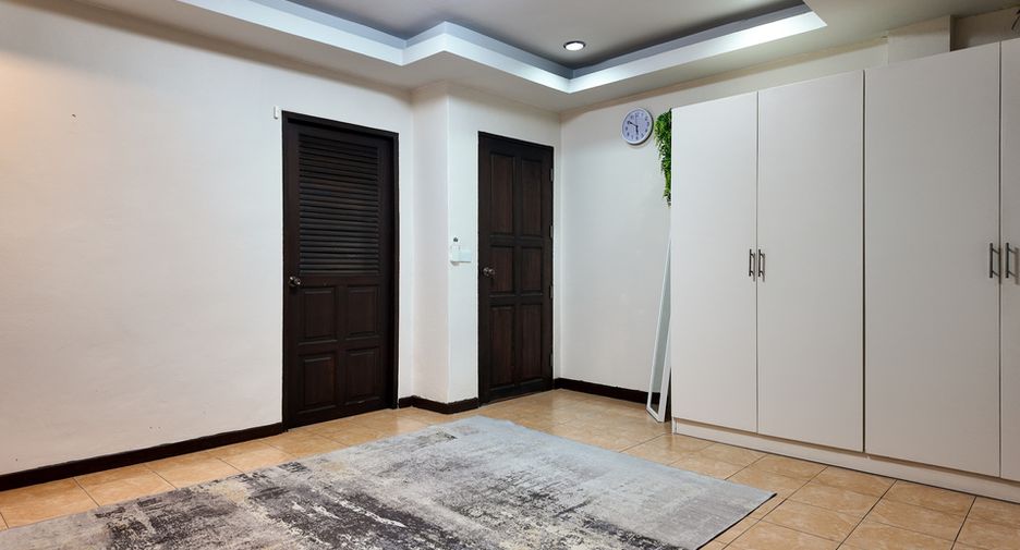 Casa adosada en venta de 3 habitaciones en Bang Lamung, Chonburi