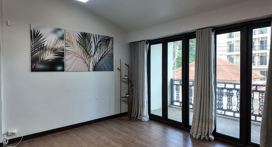 Casa adosada en venta de 3 habitaciones en Bang Lamung, Chonburi