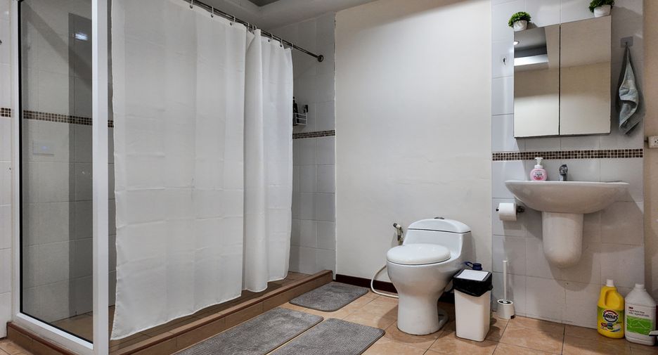 Casa adosada en venta de 3 habitaciones en Bang Lamung, Chonburi