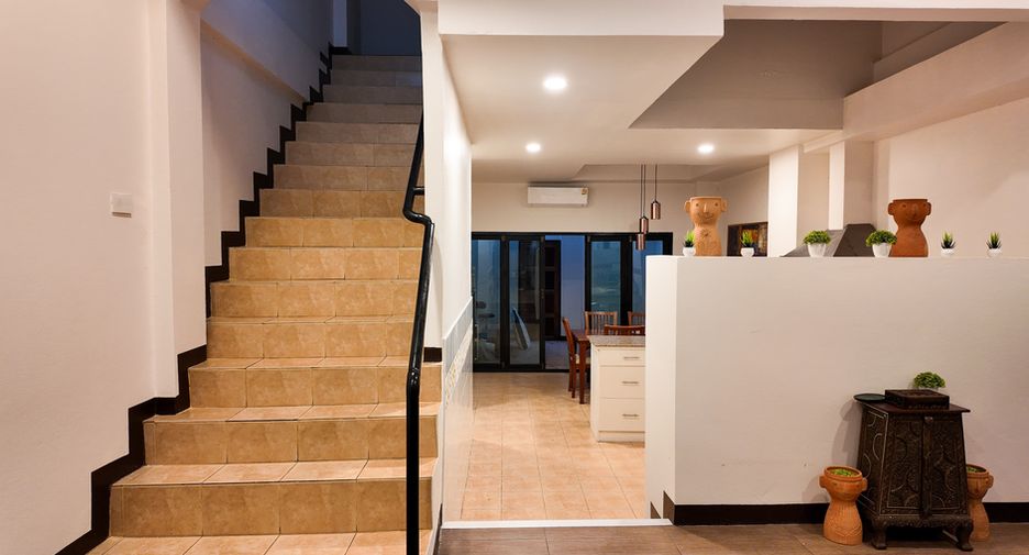 Casa adosada en venta de 3 habitaciones en Bang Lamung, Chonburi
