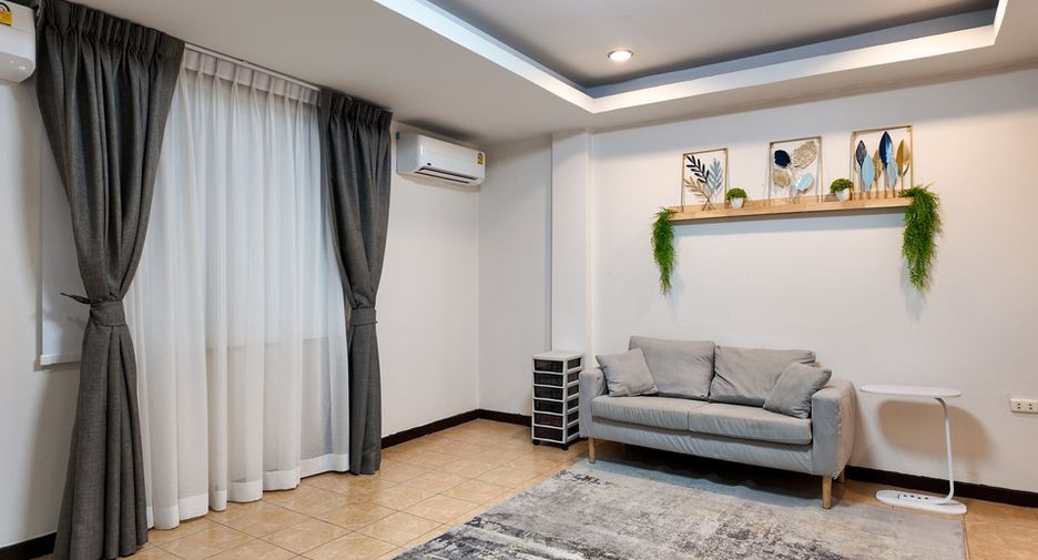 Casa adosada en venta de 3 habitaciones en Bang Lamung, Chonburi
