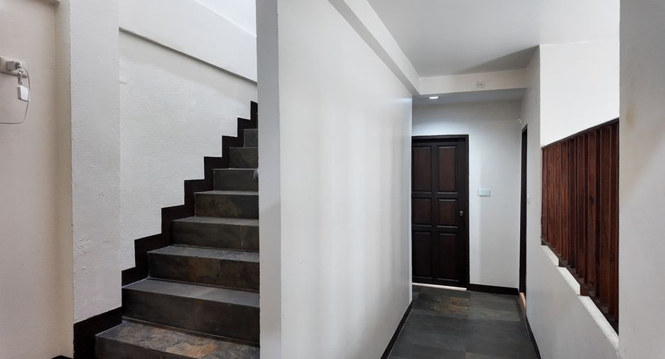 Casa adosada en venta de 3 habitaciones en Bang Lamung, Chonburi