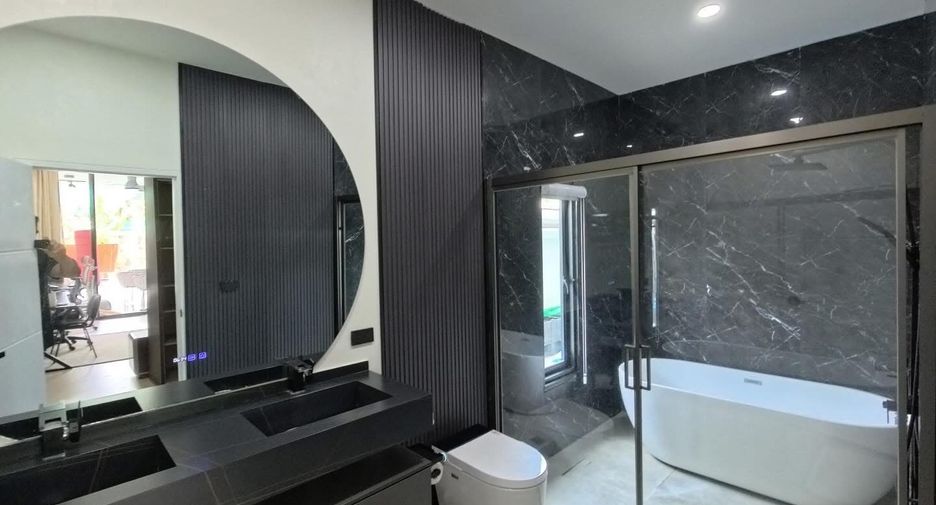 For sale 5 bedrooms villa in Mueang Phuket, Phuket