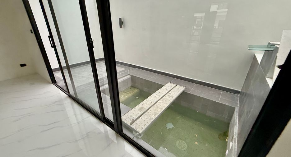 For sale 4 bedrooms villa in Bang Lamung, Chonburi