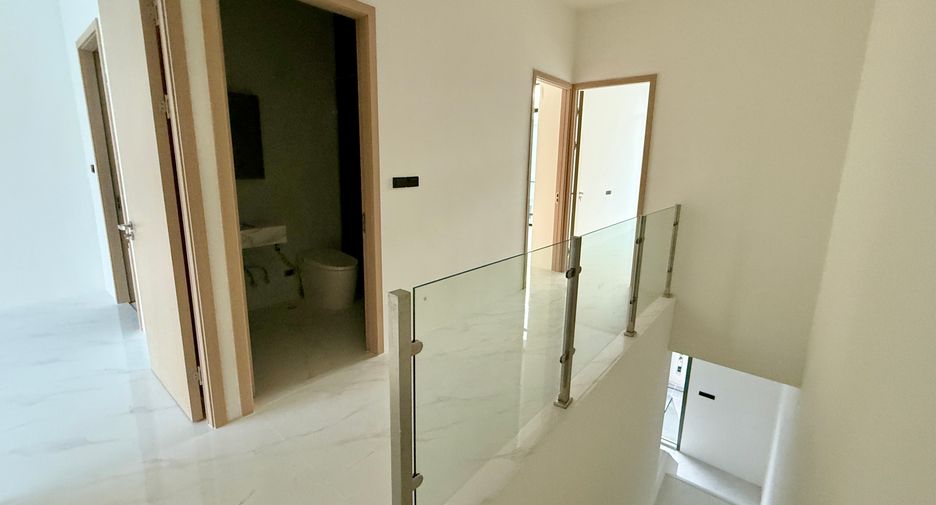For sale 4 bedrooms villa in Bang Lamung, Chonburi