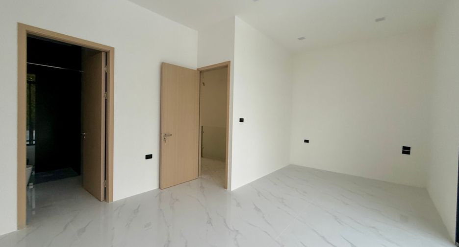 For sale 4 bedrooms villa in Bang Lamung, Chonburi