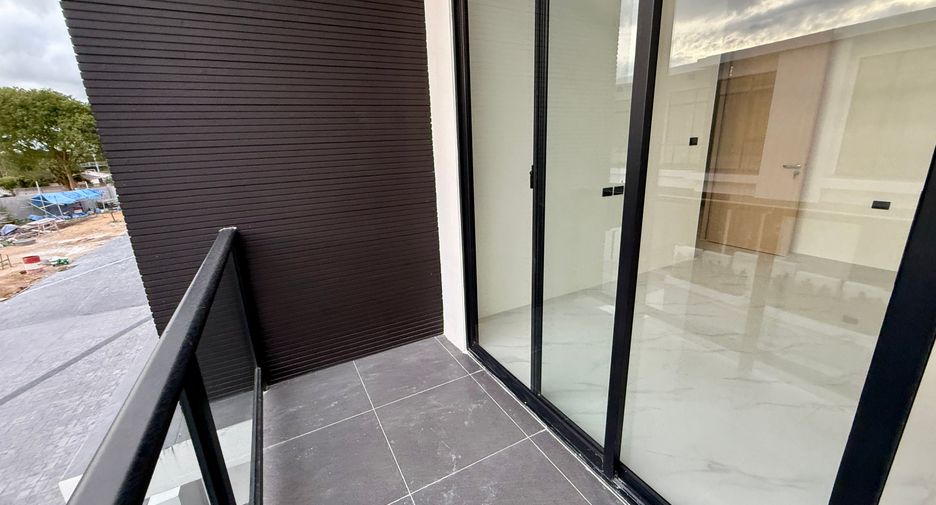 For sale 4 bedrooms villa in Bang Lamung, Chonburi