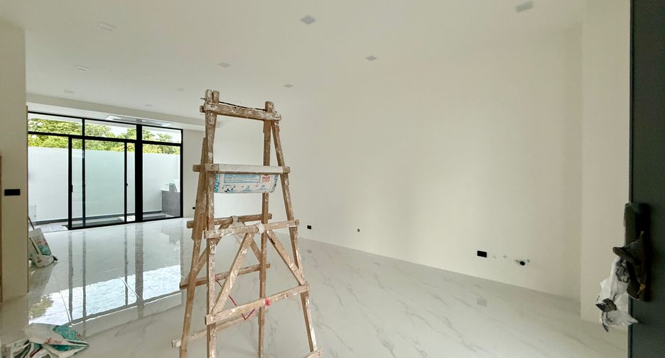 For sale 4 bedrooms villa in Bang Lamung, Chonburi