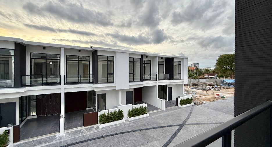 For sale 4 bedrooms villa in Bang Lamung, Chonburi