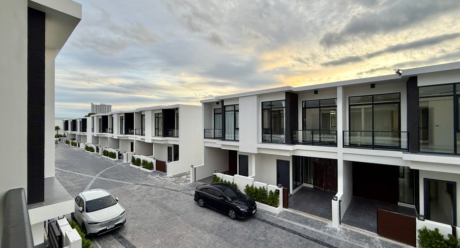 For sale 4 bedrooms villa in Bang Lamung, Chonburi