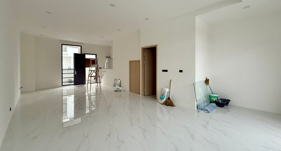 For sale 4 bedrooms villa in Bang Lamung, Chonburi