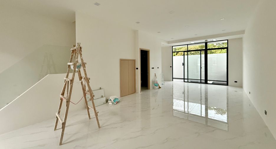 For sale 4 bedrooms villa in Bang Lamung, Chonburi