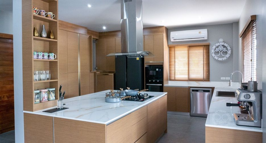 For sale 4 bedrooms house in Mueang Phuket, Phuket