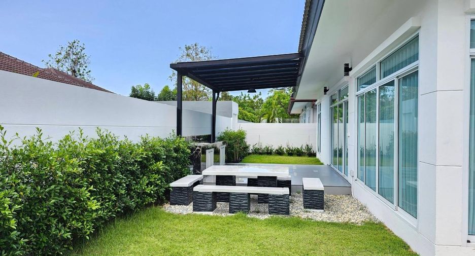 For sale 3 bedrooms villa in East Pattaya, Pattaya