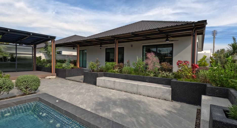 For sale 3 bedrooms villa in East Pattaya, Pattaya