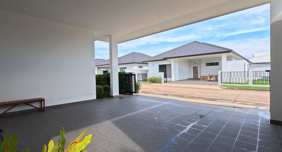 For sale 3 bedrooms villa in East Pattaya, Pattaya